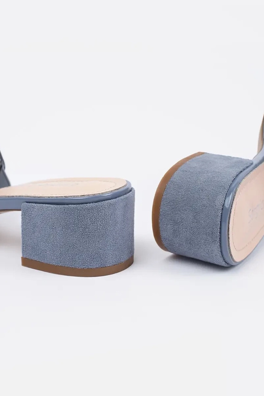 Niebieskie klapki na obcasie Sergio...