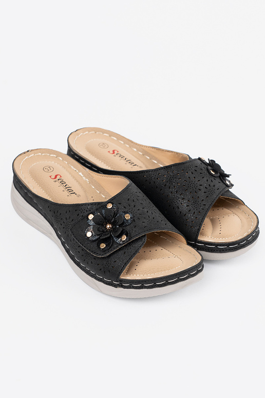 black slippers Inomens z ozdobnym...