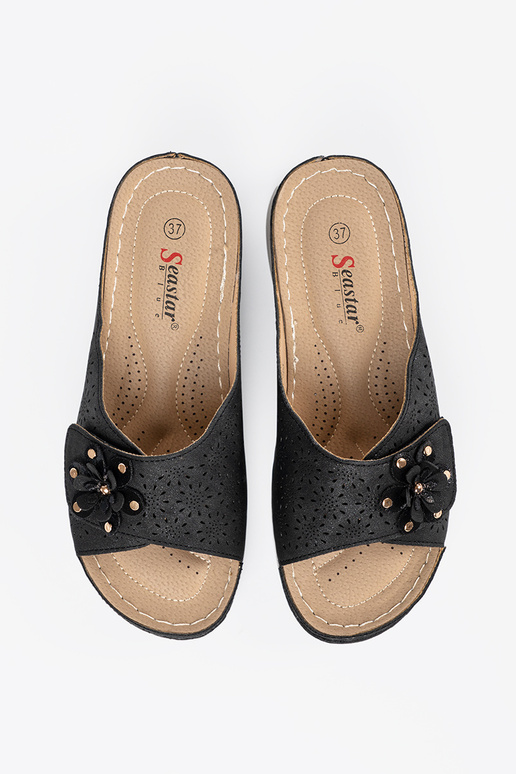 black slippers Inomens z ozdobnym...