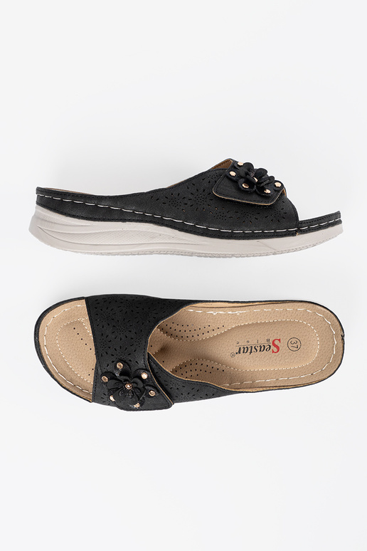 black slippers Inomens z ozdobnym...