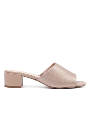 beige slippers on highheels...