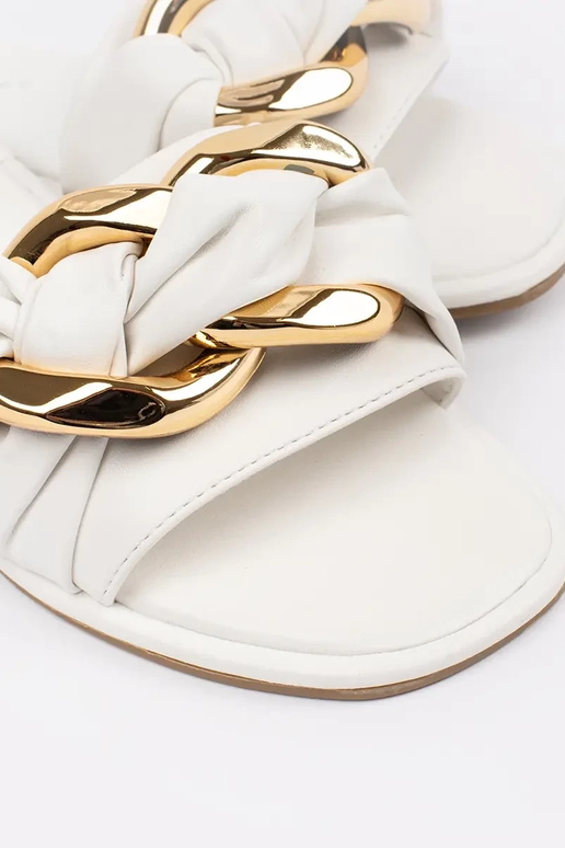 Slippers Inomens flat Inhite color