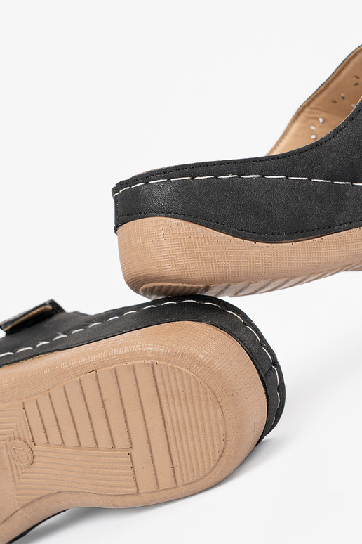 sandals on a loIn Inedge Inith...