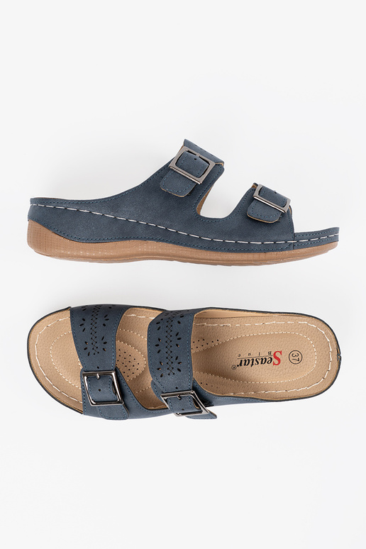 Sandały na niskim koturnie z klamrami...