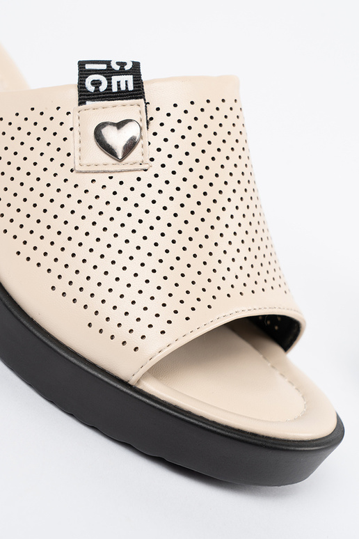 Damskie beżowe klapki na platformie