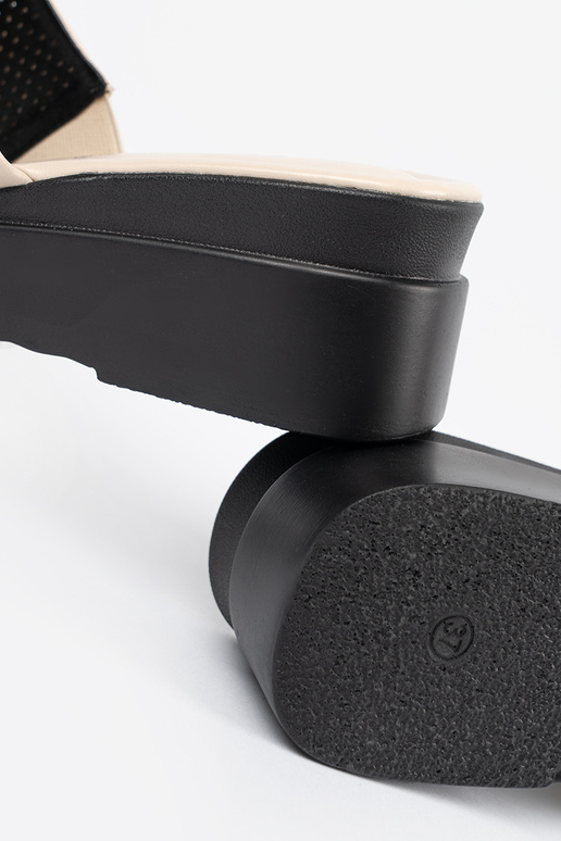 Damskie beżowe klapki na platformie