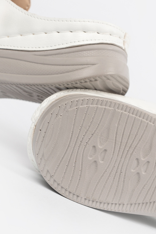 INhite color slippers z pełnym...