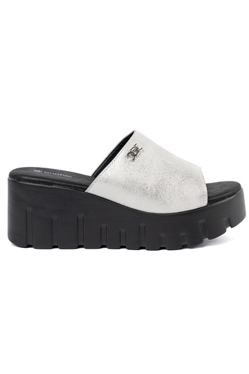 silver color slippers Inith...