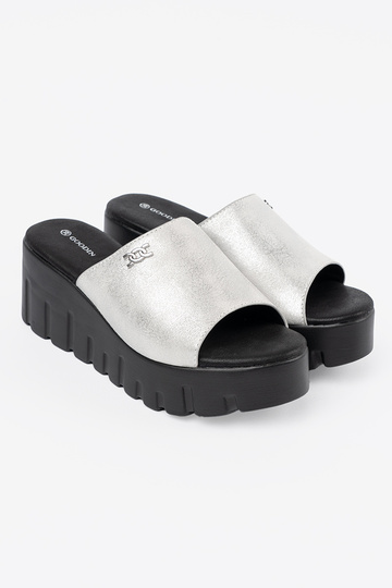 silver color slippers Inith... 2