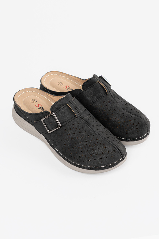 black slippers z pełnym noskiem i klamrą
