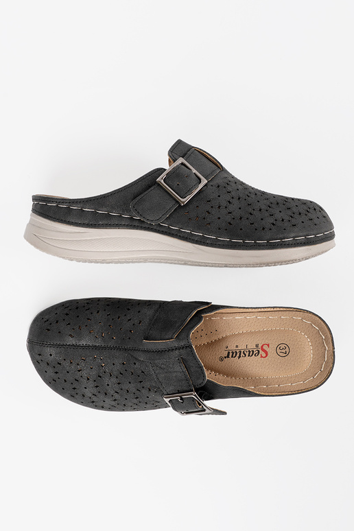 black slippers z pełnym noskiem i klamrą