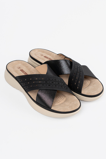 Czarne klapki na platformie 2