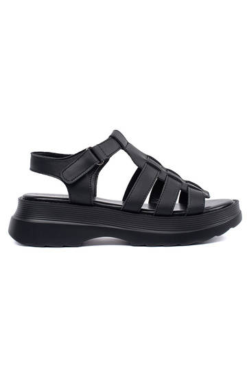 black sandals Inith...