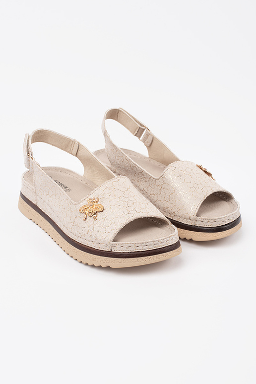 beige sandals Inith platform z przypinką