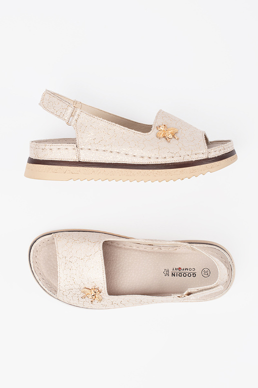 beige sandals Inith platform z przypinką