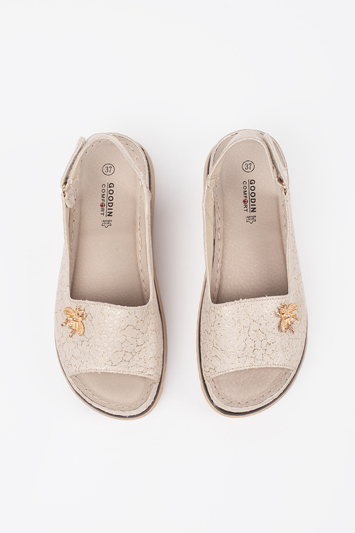 beige sandals Inith platform z przypinką