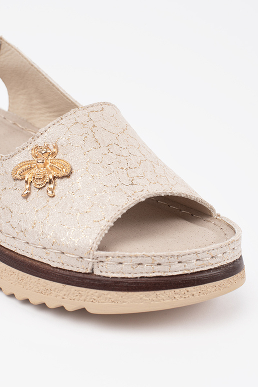 beige sandals Inith platform z przypinką