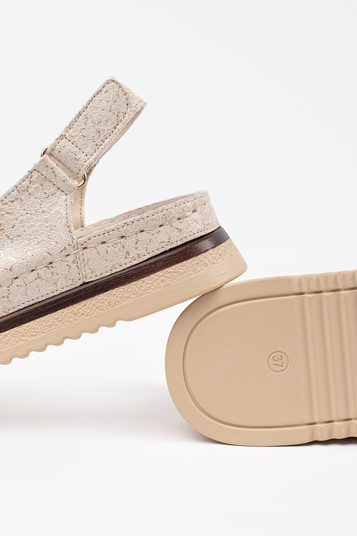 beige sandals Inith platform z przypinką