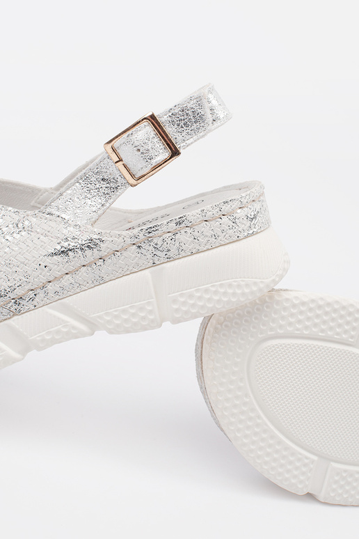 sandals Inhite color flat