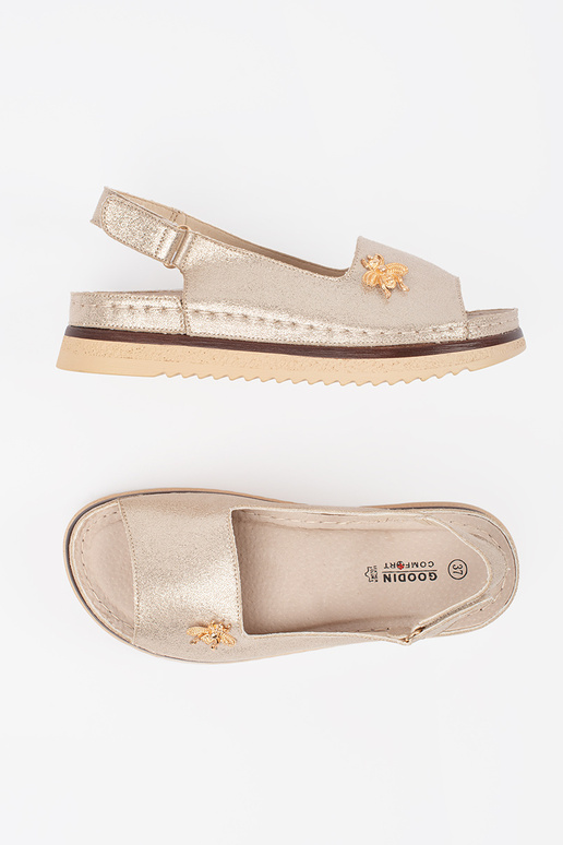 Złote sandały na platformie z przypinką Złote sandały na platformie z przypinką