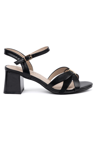 sandals on the heel black