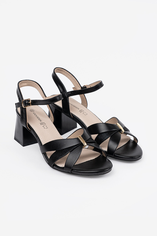 sandals on the heel black