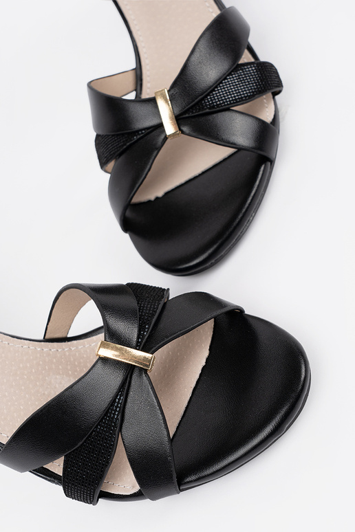 sandals on the heel black