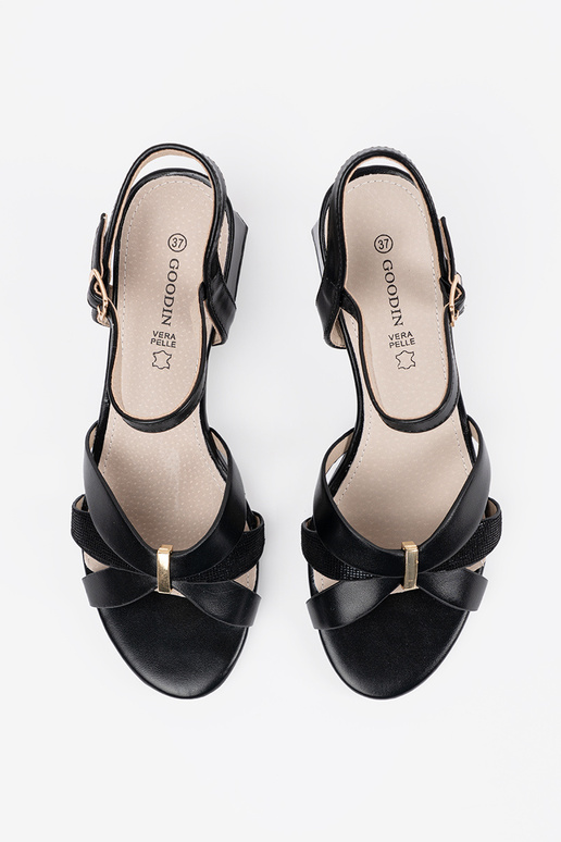 sandals on the heel black