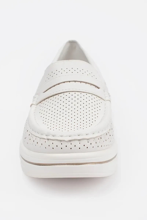 Białe mokasyny na grubej podeszwie