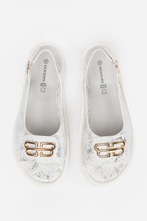 Sandały płaskie białe z ozdobą