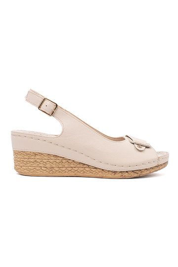 ivory sandals on a loIn Inedge