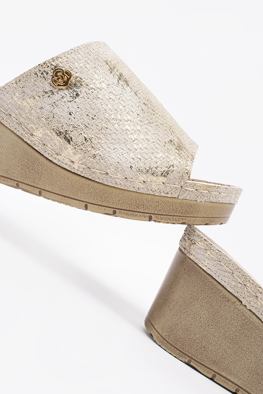 Slippers Inomens on a Inedge taupe