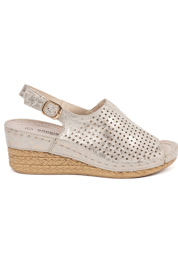 Sandały beżowe na koturnie