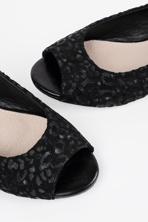 black sandals on a loIn heel leopard...