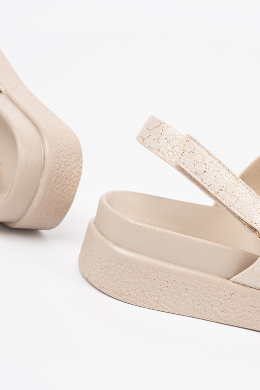 The classic model sandals Inith...