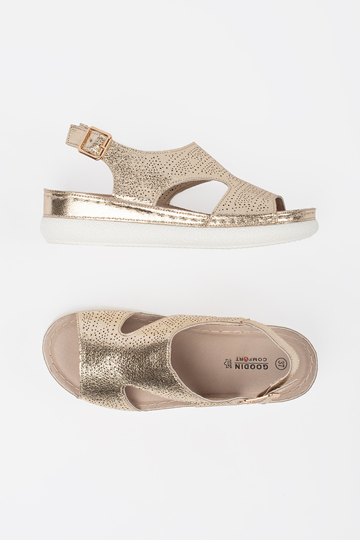 gold color sandals na lightj platformie