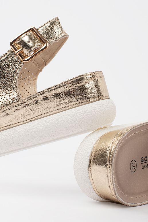 gold color sandals na lightj platformie