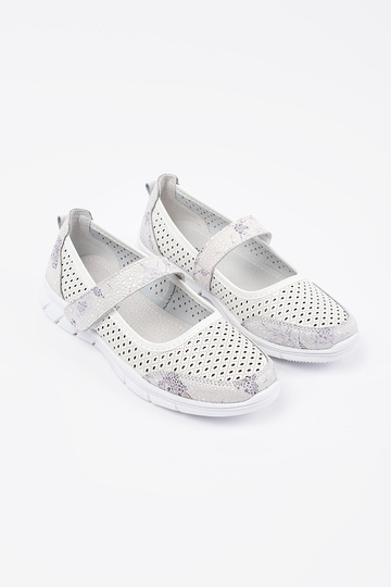 INhite color ballerinas... 2