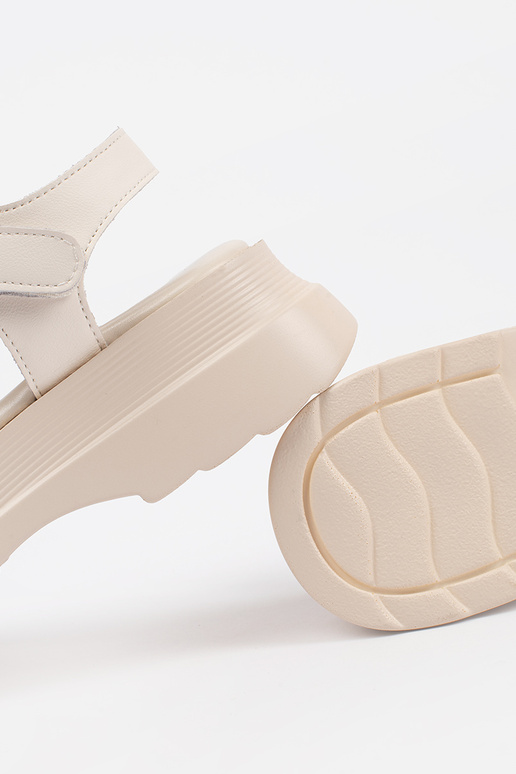 Beżowe sandały na platformie skórzane