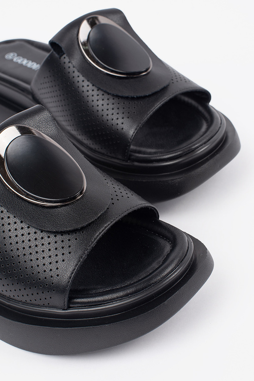 black comfortable slippers Inith...