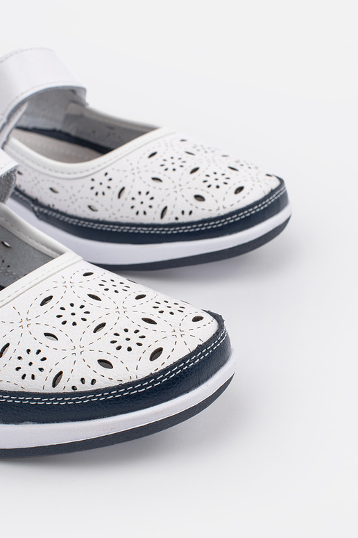 Dziurkowane sandały skórzane...