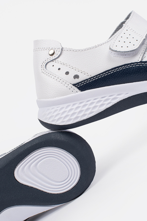 Dziurkowane sandały skórzane...