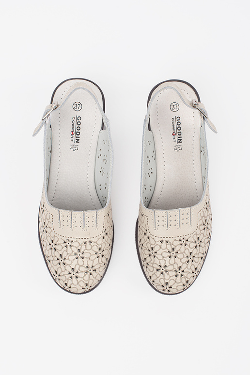 beige dziurkoInane sandals on a loIn...