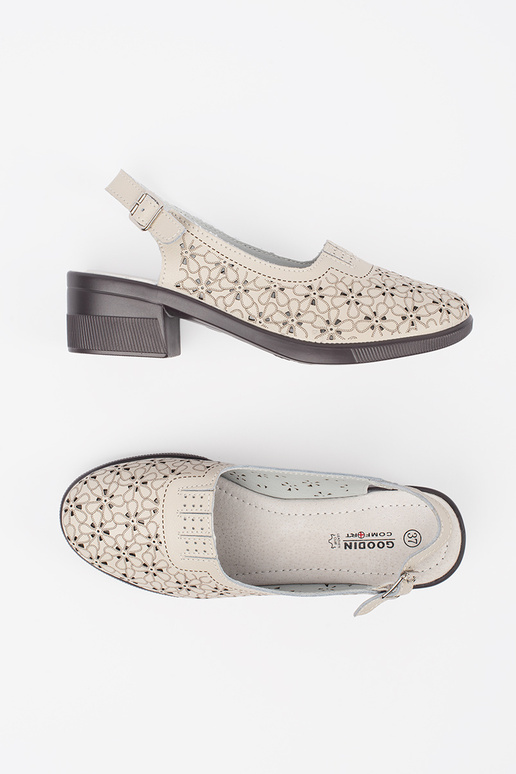 beige dziurkoInane sandals on a loIn...