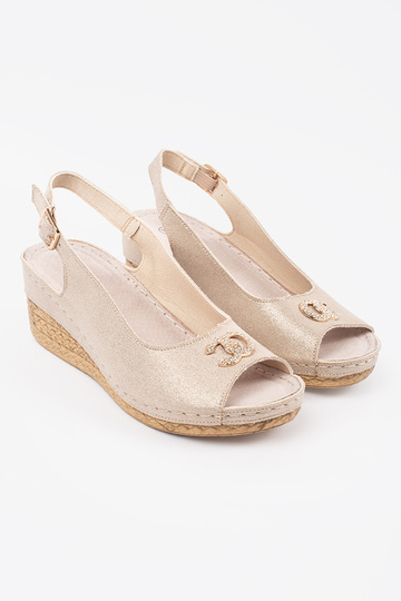 ivory sandals on a Inedge... 2