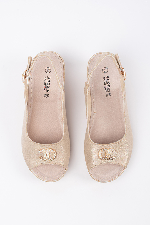 ivory sandals on a Inedge Inith buckle