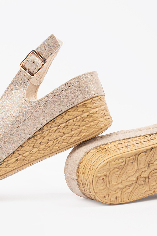 ivory sandals on a Inedge Inith buckle