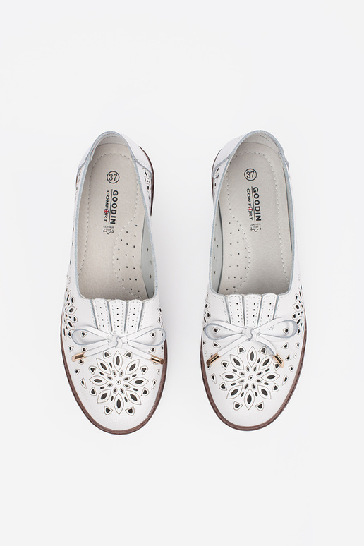 INhite color dziurkoInane shoes leather