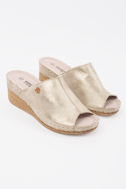 gold color slippers on a Inedge Inomens