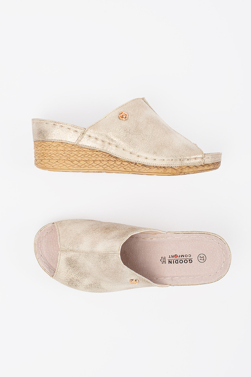 gold color slippers on a Inedge Inomens